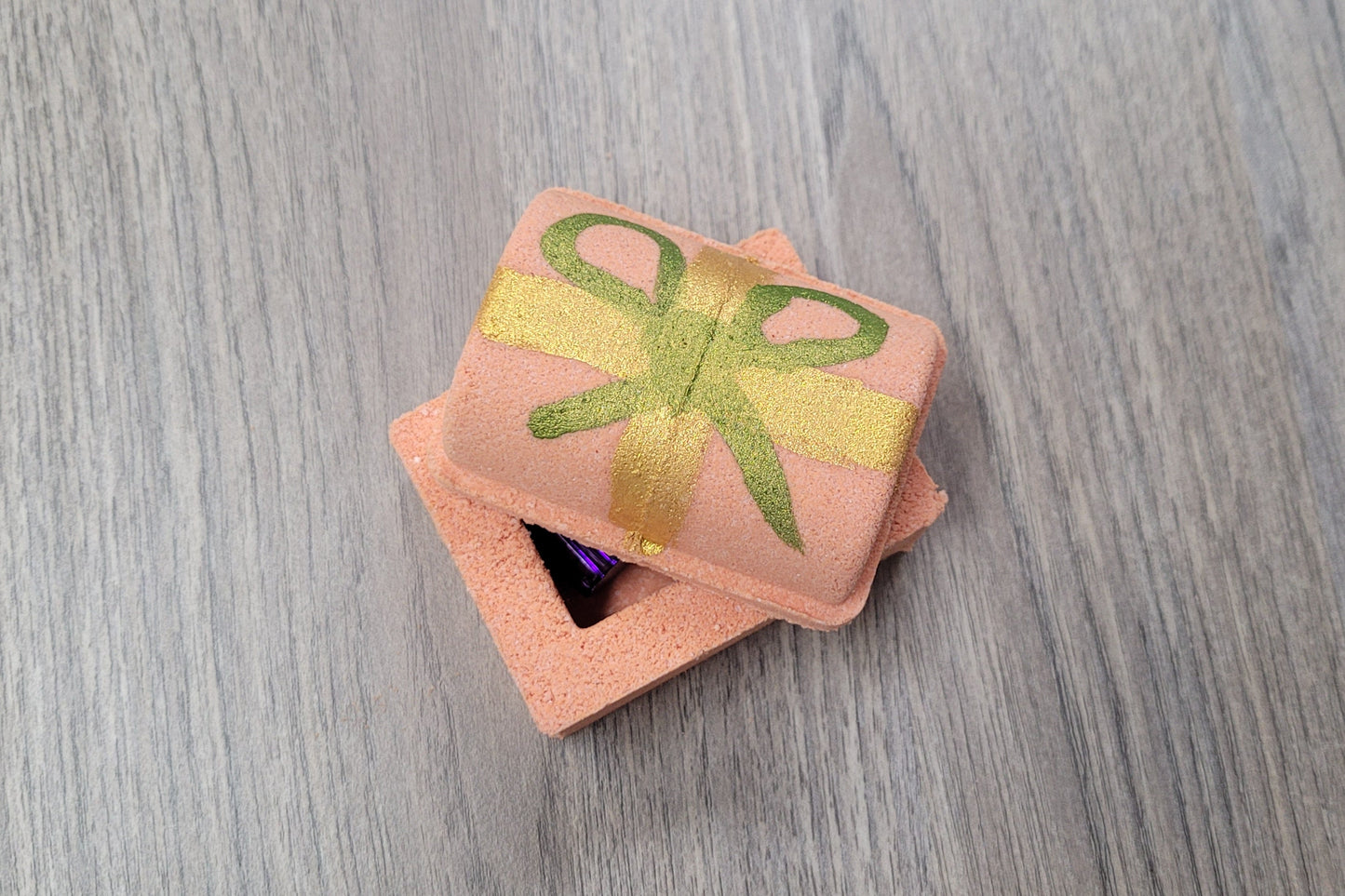 Winter Memories Treasure Chest Bath Bomb with Toy