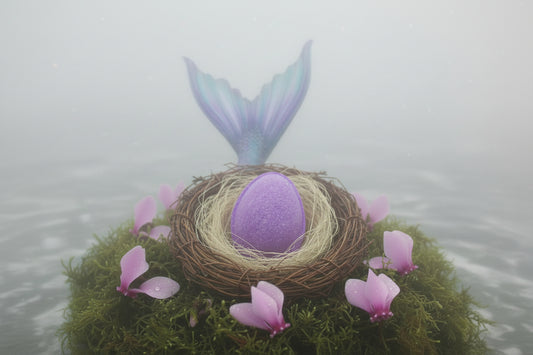 Mermaid Kisses Hatching Egg Bath Bomb with Charm