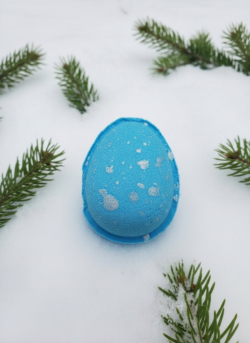 Winter Wonderland Hatching Egg Bath Bomb with Toy