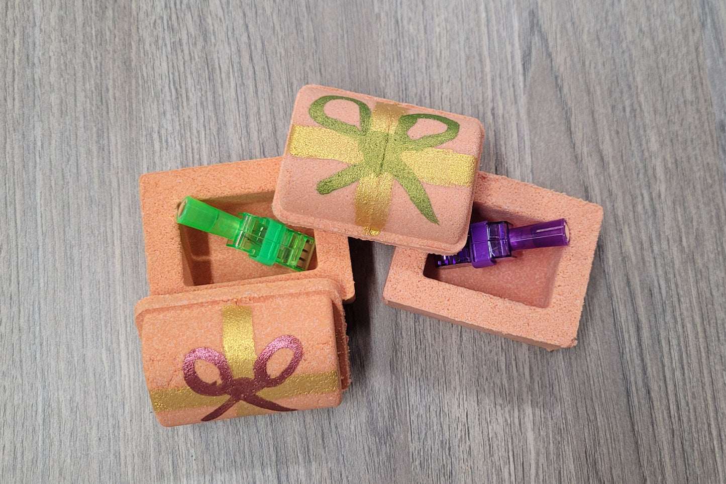 Winter Memories Treasure Chest Bath Bomb with Toy