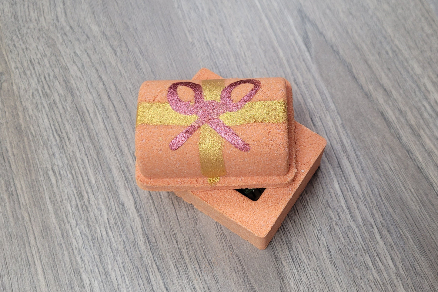 Winter Memories Treasure Chest Bath Bomb with Toy