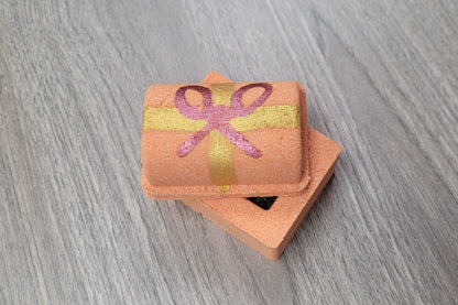 Winter Memories Treasure Chest Bath Bomb with Toy