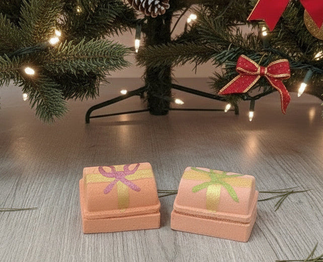 Winter Memories Treasure Chest Bath Bomb with Toy